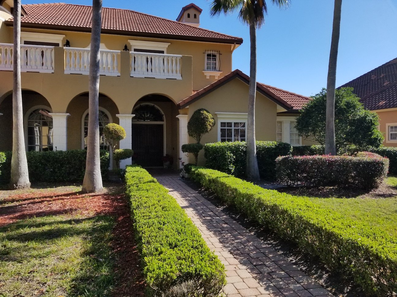 Orlando home before landscape makeover