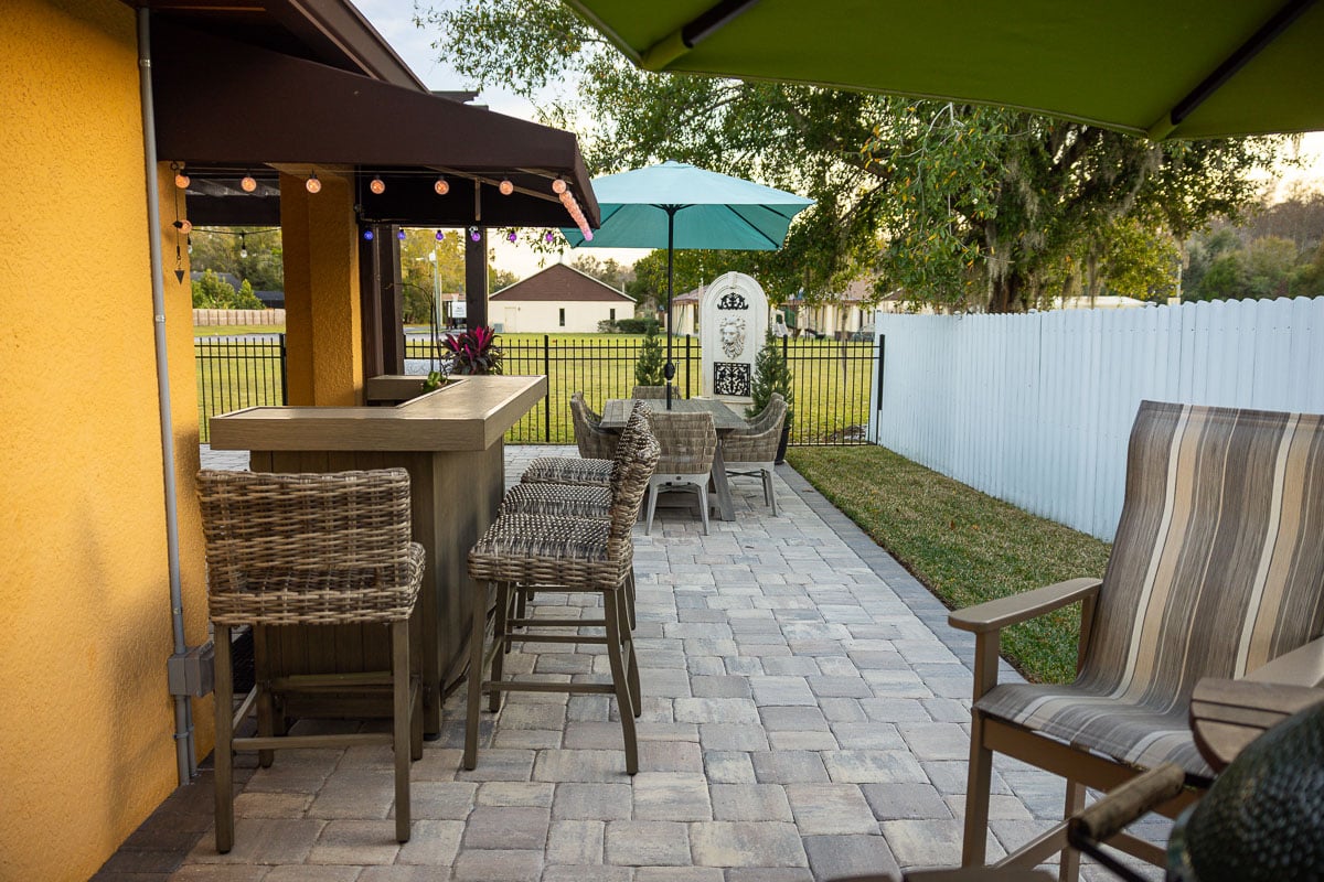 backyard hardscape paver patio outdoor furniture 2
