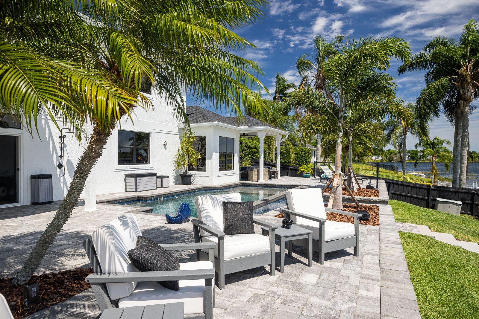 raised patio with hardscape pavers and palm trees  outdoor furniture 2