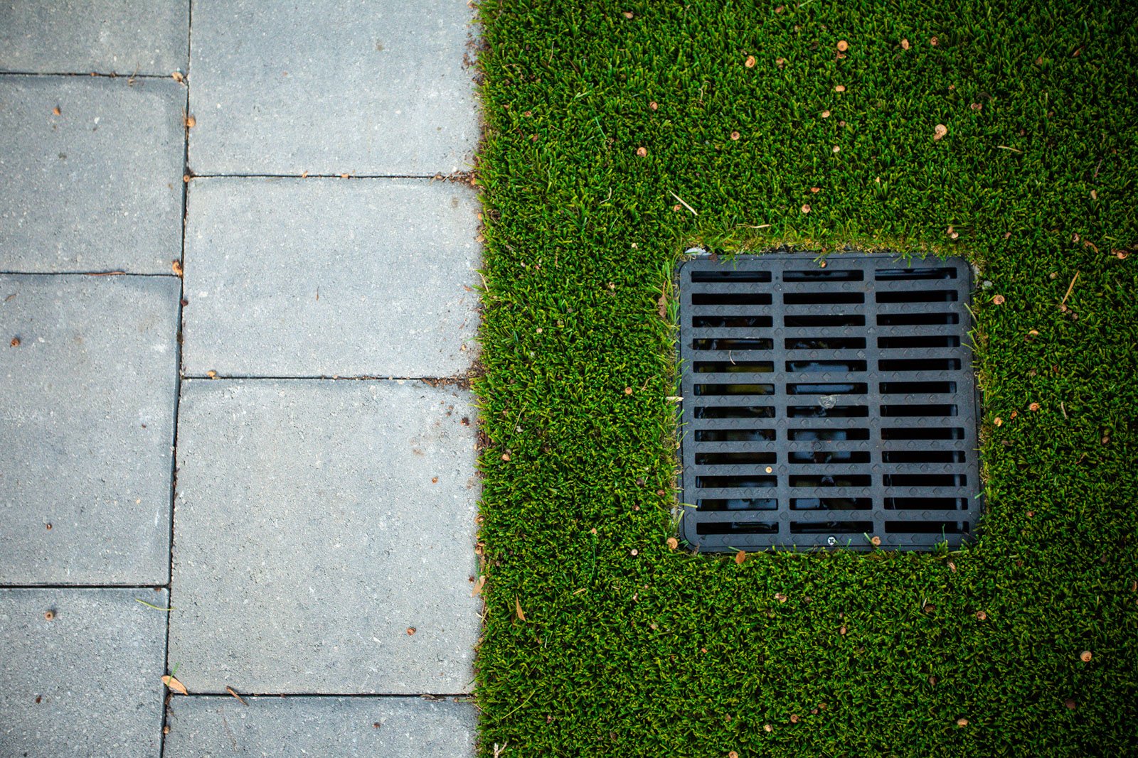 artificial turf drain next to patio