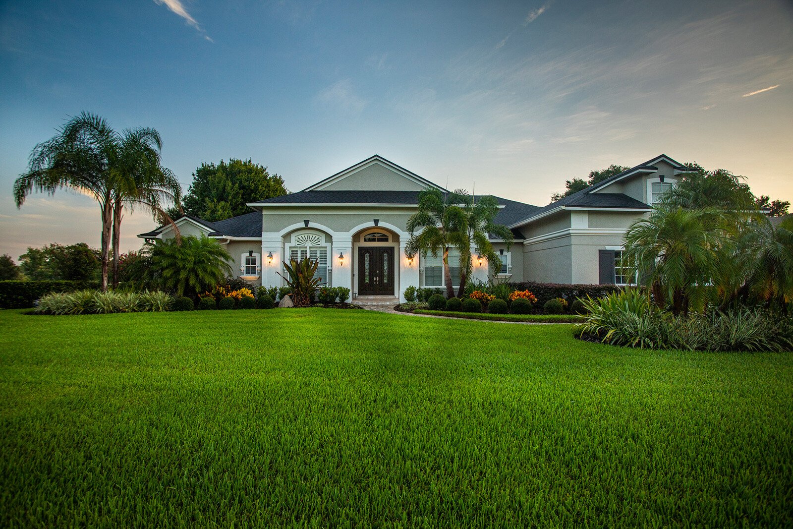 Beautiful lawn in Orlando Florida with healthy sod