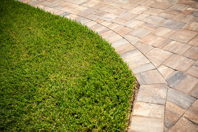 curved patio with pavers