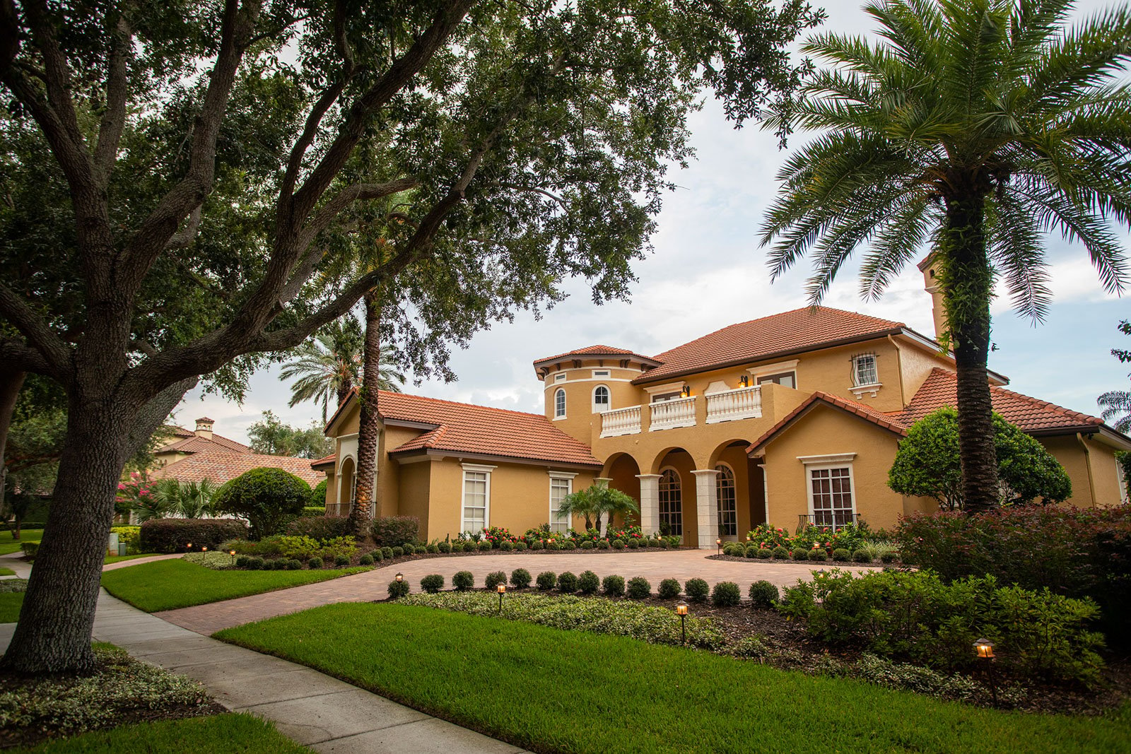 shaded lawn with healthy grass in Florida