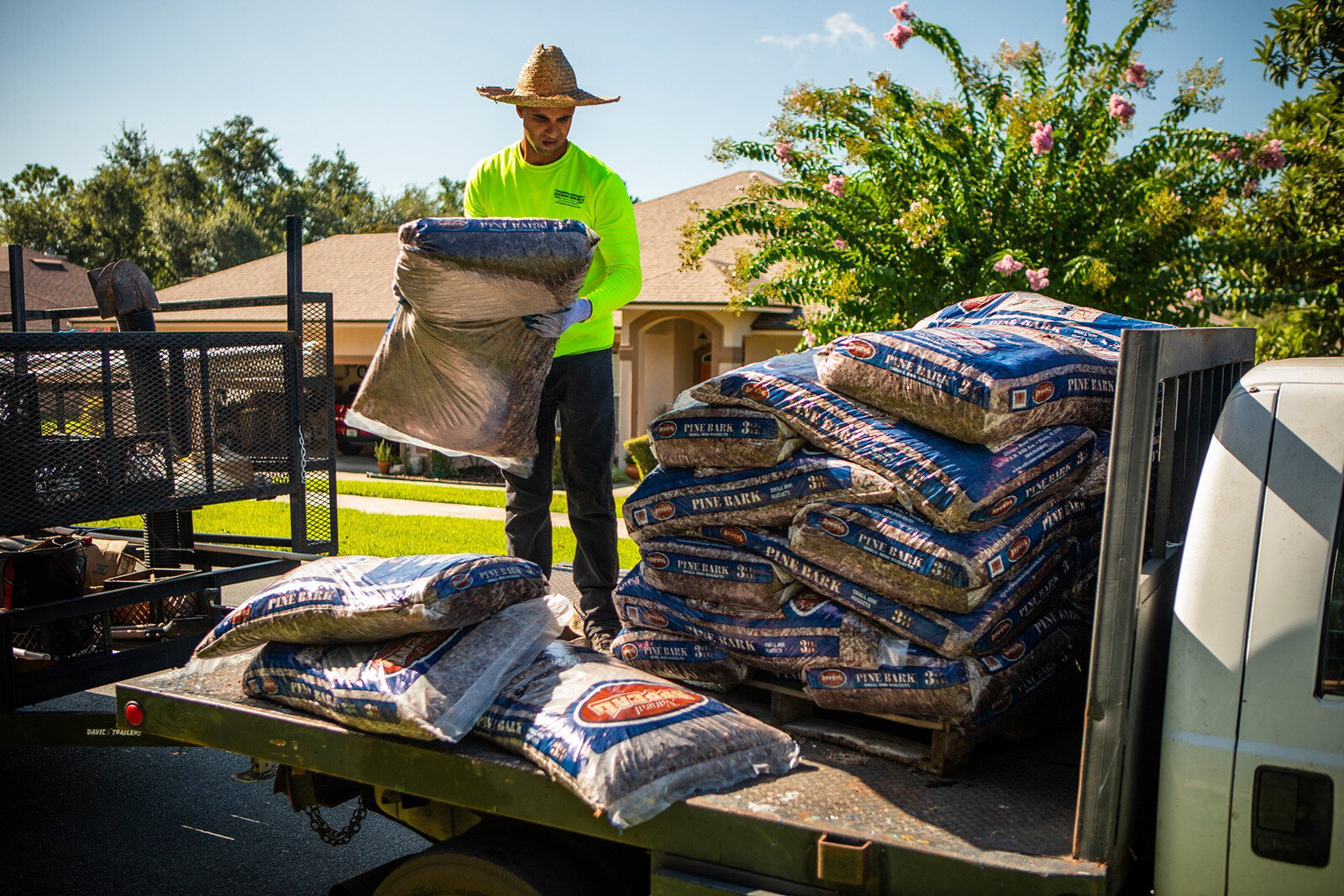 crew unloading mulch