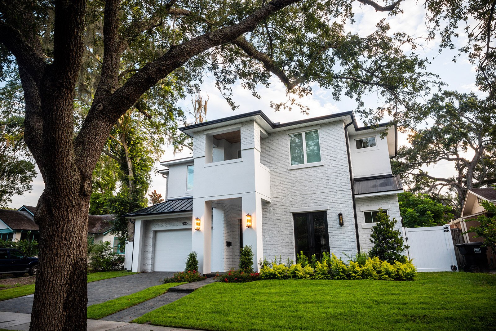 nice home with foundation landscaping in an orlando neighborhood